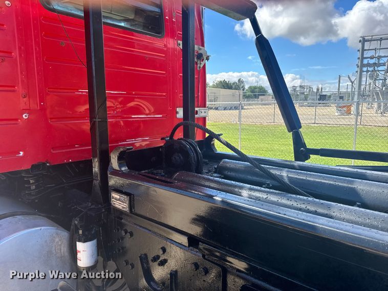 image for item FB7451 2006 Volvo  VHD roll-off container truck