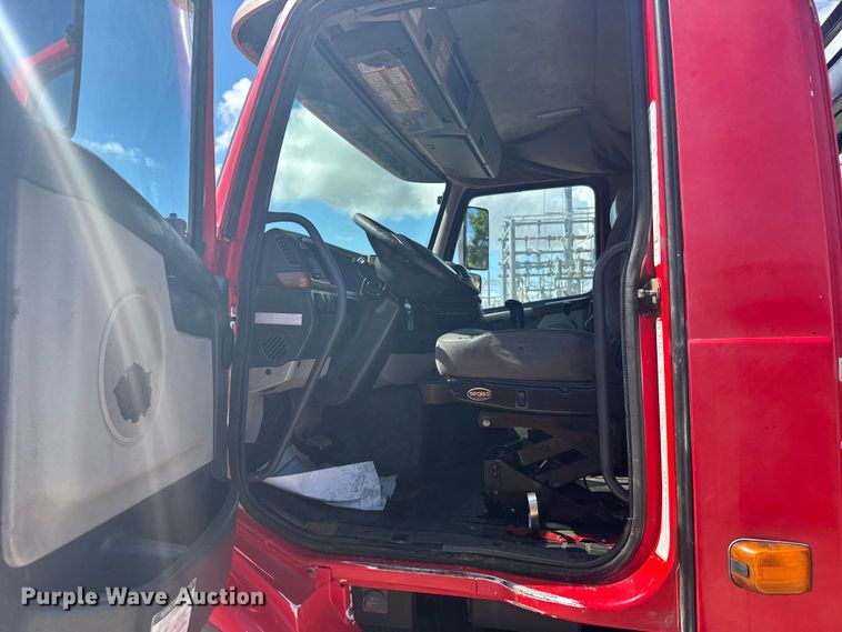 image for item FB7451 2006 Volvo  VHD roll-off container truck