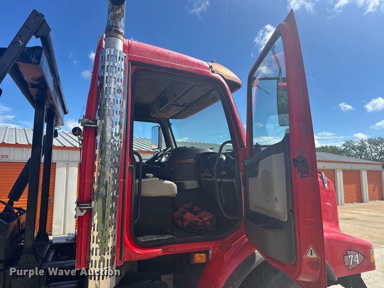 image for item FB7451 2006 Volvo  VHD roll-off container truck