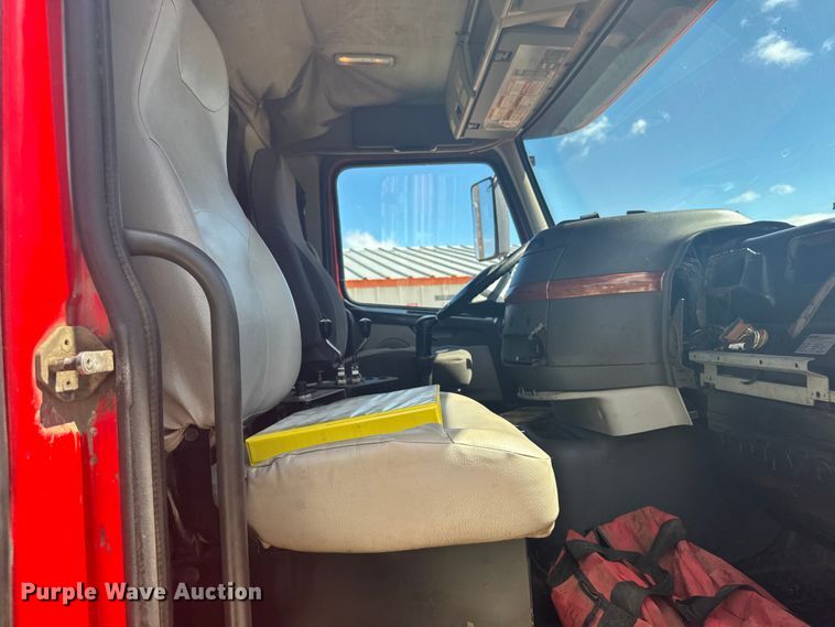 image for item FB7451 2006 Volvo  VHD roll-off container truck