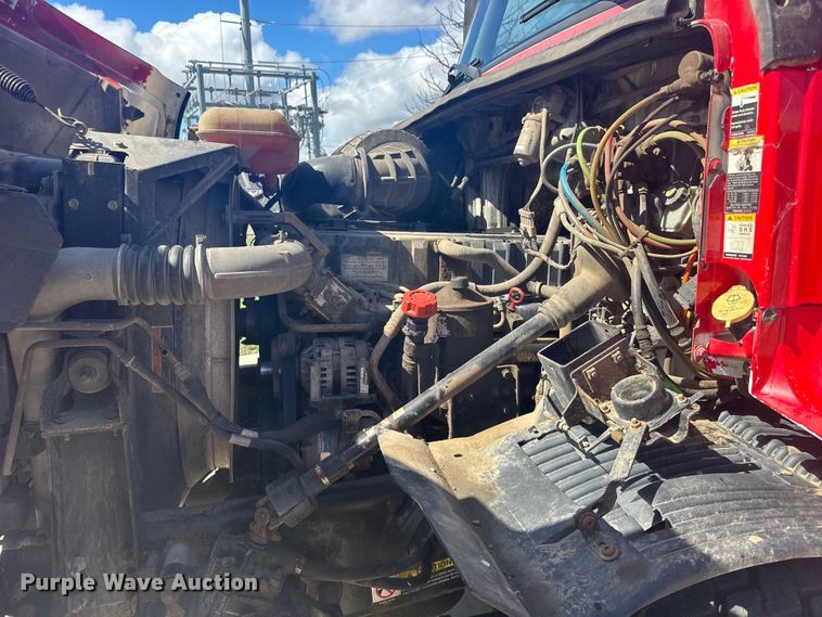 image for item FB7451 2006 Volvo  VHD roll-off container truck