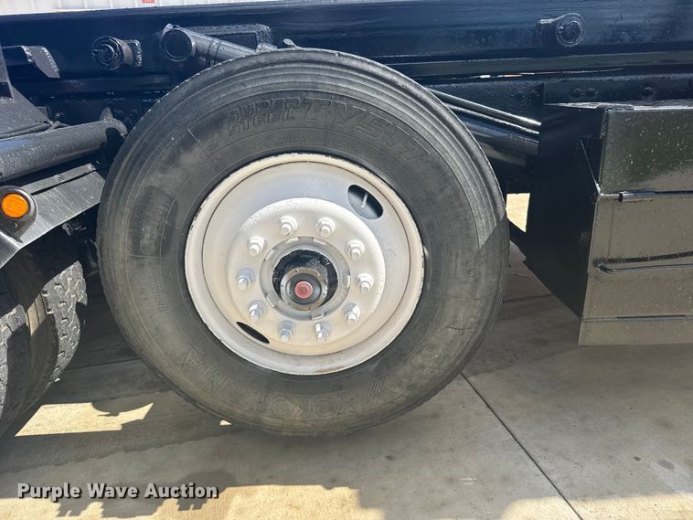 image for item FB7451 2006 Volvo  VHD roll-off container truck
