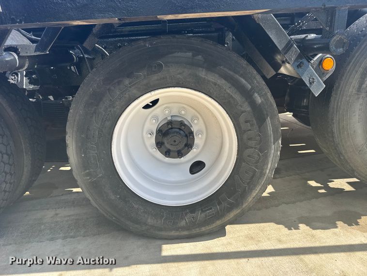 image for item FB7451 2006 Volvo  VHD roll-off container truck