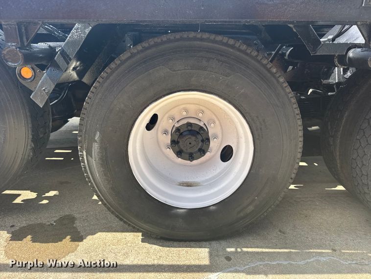 image for item FB7451 2006 Volvo  VHD roll-off container truck