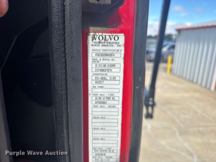 image for item FB7451 2006 Volvo  VHD roll-off container truck
