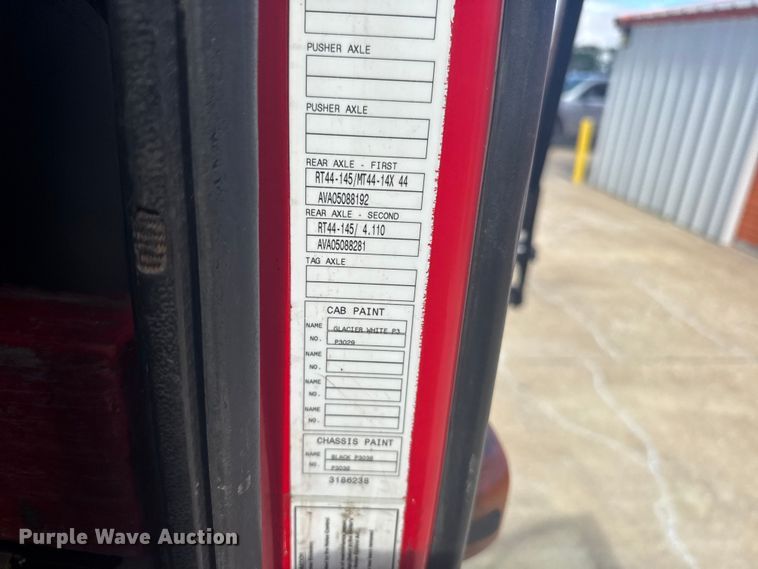 image for item FB7451 2006 Volvo  VHD roll-off container truck