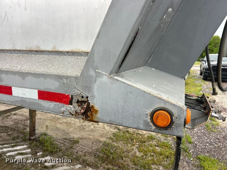image for item FC2563 2005 Hilbilt 2426FLXPA end dump trailer