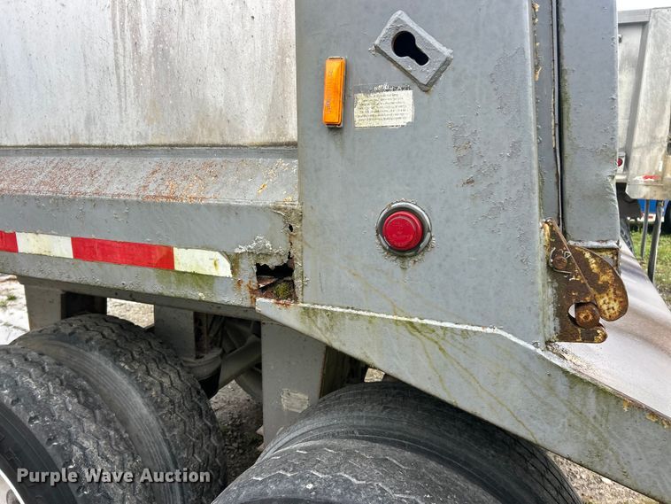 image for item FC2563 2005 Hilbilt 2426FLXPA end dump trailer