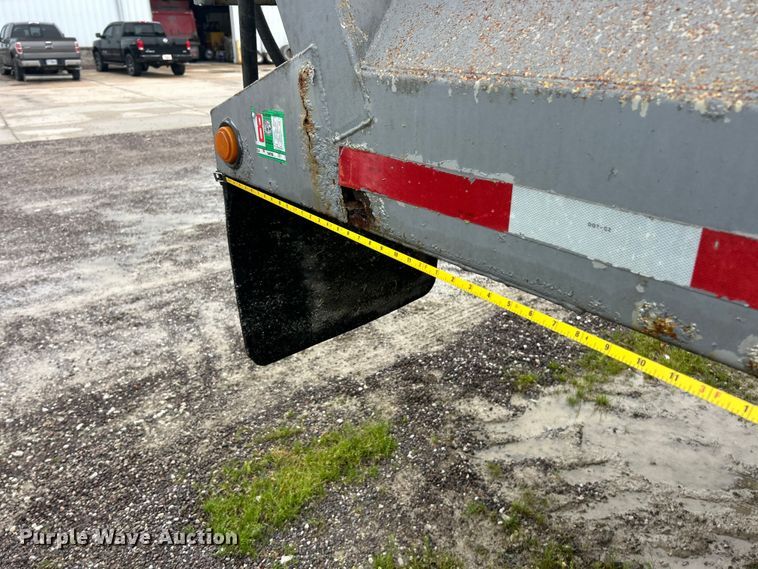 image for item FC2563 2005 Hilbilt 2426FLXPA end dump trailer
