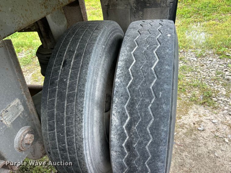 image for item FC2563 2005 Hilbilt 2426FLXPA end dump trailer