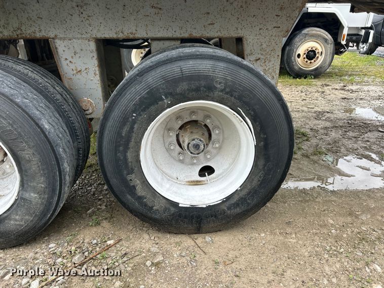 image for item FC2563 2005 Hilbilt 2426FLXPA end dump trailer