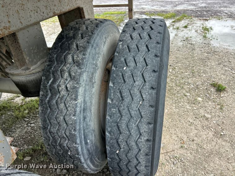 image for item FC2563 2005 Hilbilt 2426FLXPA end dump trailer