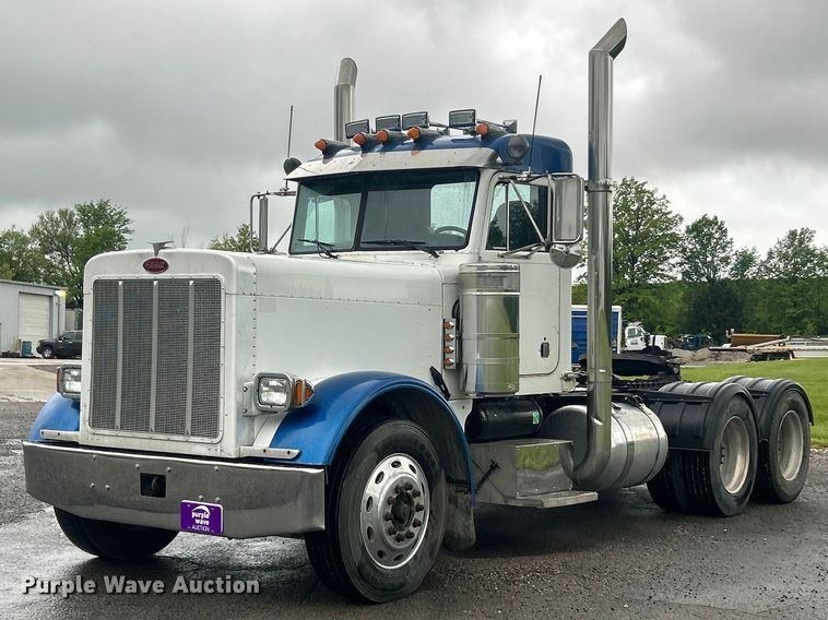 image for item FC2570 2001 Peterbilt 379 semi truck