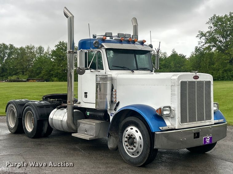 image for item FC2570 2001 Peterbilt 379 semi truck