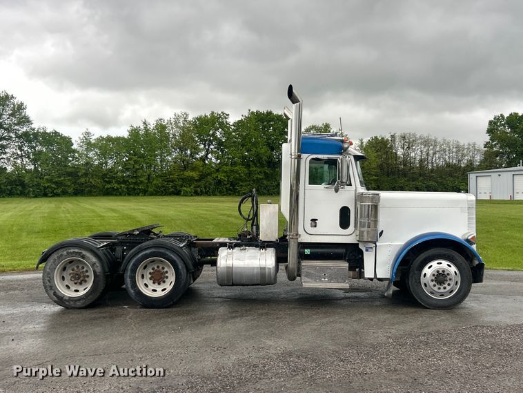image for item FC2570 2001 Peterbilt 379 semi truck