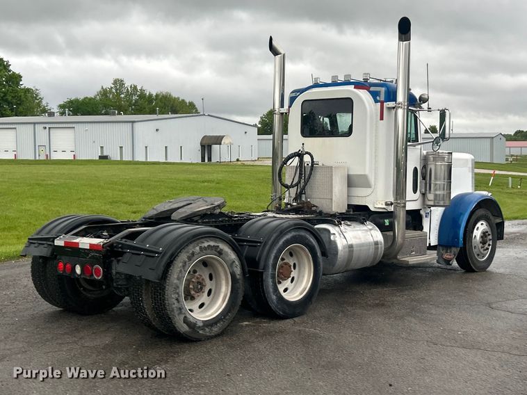 image for item FC2570 2001 Peterbilt 379 semi truck