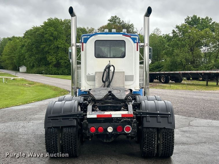 image for item FC2570 2001 Peterbilt 379 semi truck
