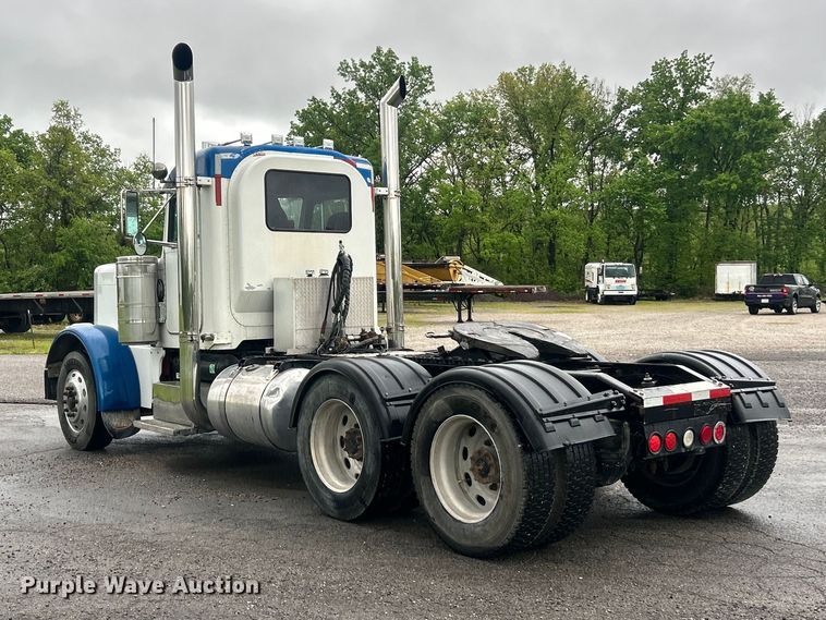 image for item FC2570 2001 Peterbilt 379 semi truck
