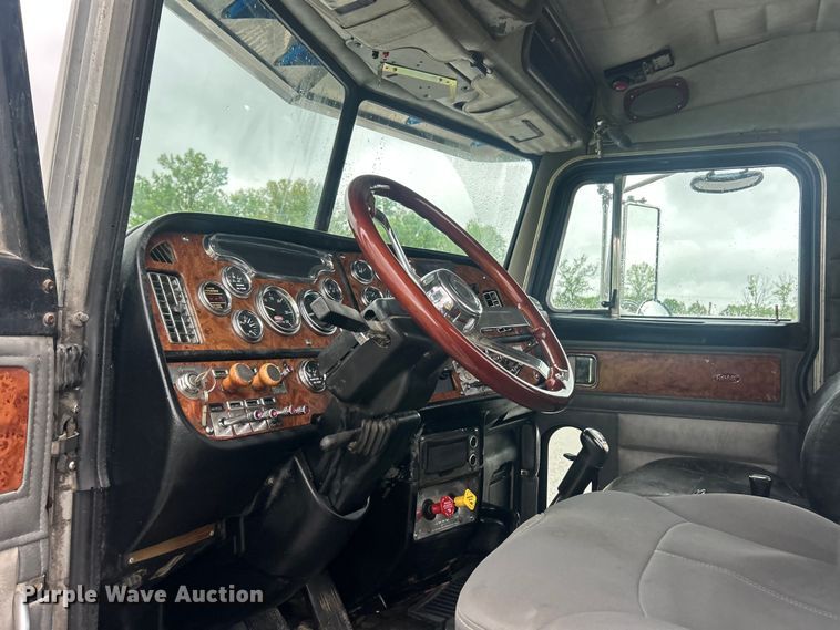 image for item FC2570 2001 Peterbilt 379 semi truck