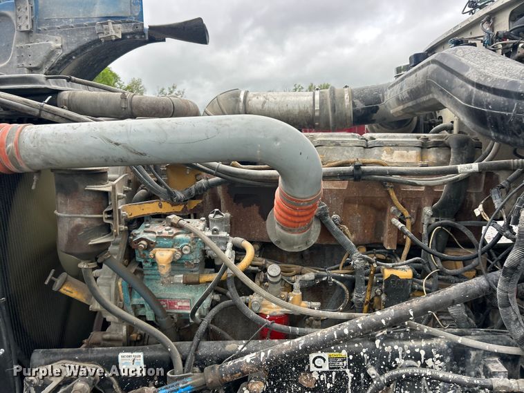 image for item FC2570 2001 Peterbilt 379 semi truck