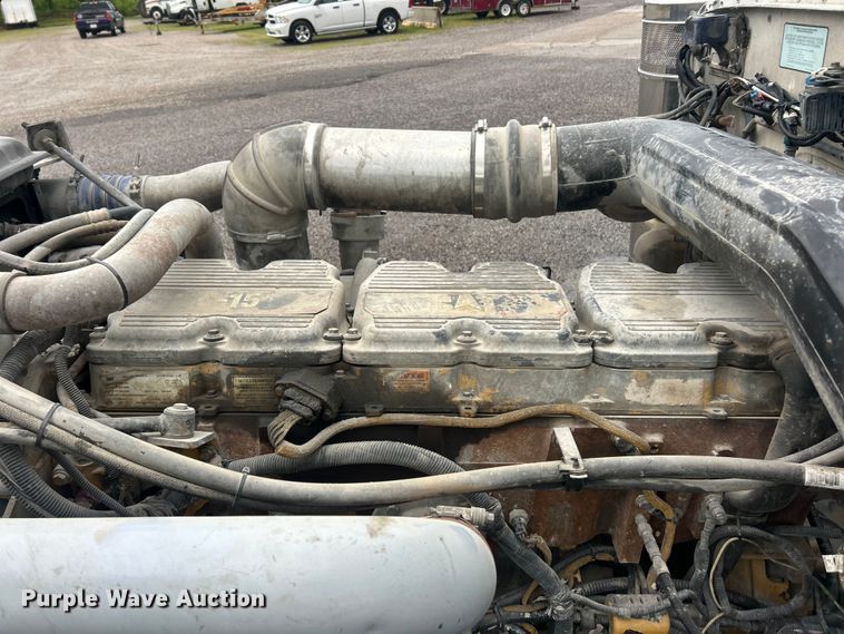 image for item FC2570 2001 Peterbilt 379 semi truck