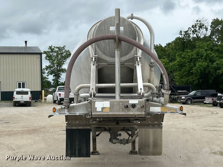 image for item FC2659 2008 Heil pneumatic dry bulk trailer