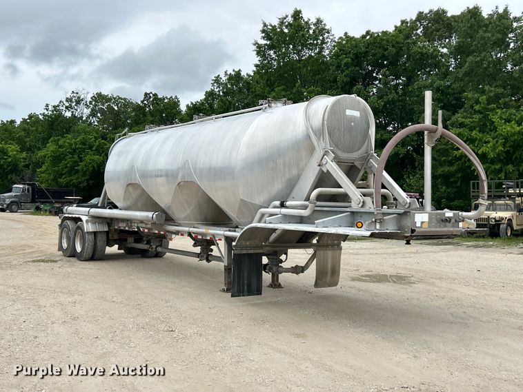 image for item FC2659 2008 Heil pneumatic dry bulk trailer