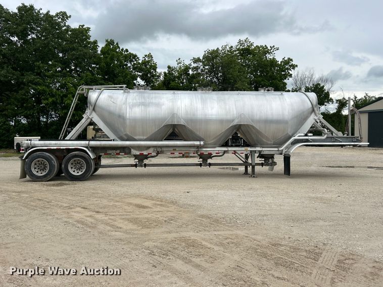 image for item FC2659 2008 Heil pneumatic dry bulk trailer