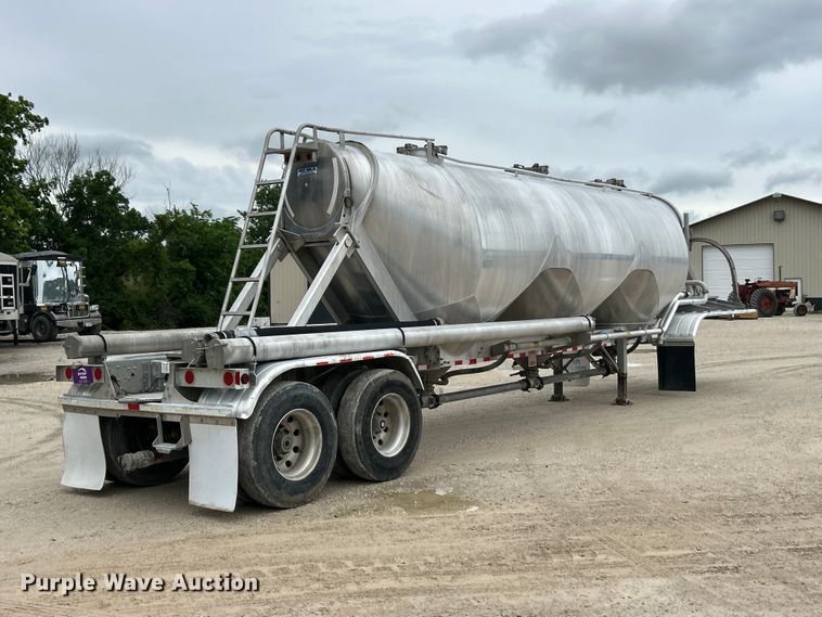 image for item FC2659 2008 Heil pneumatic dry bulk trailer