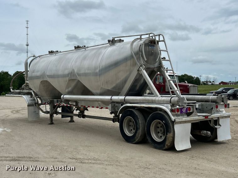 image for item FC2659 2008 Heil pneumatic dry bulk trailer