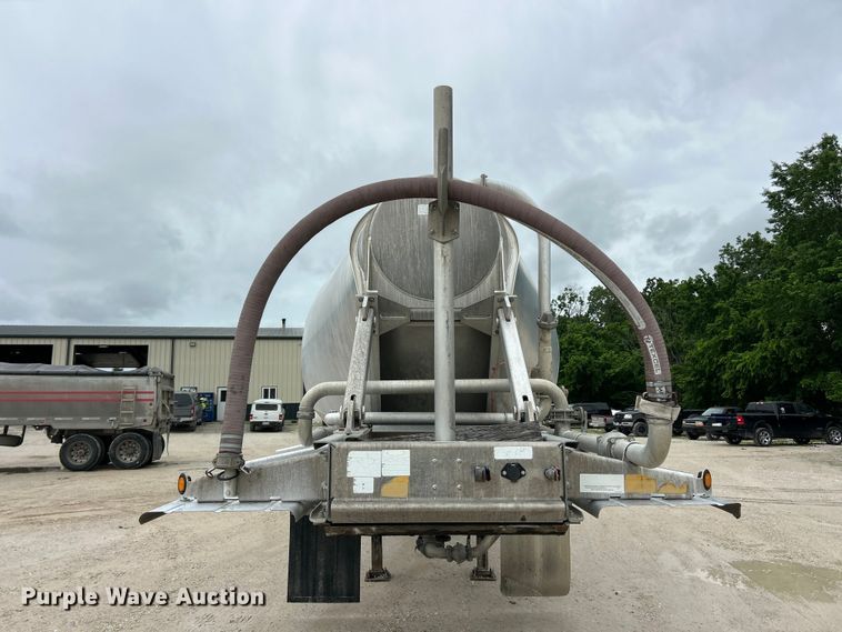 image for item FC2659 2008 Heil pneumatic dry bulk trailer