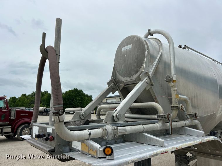 image for item FC2659 2008 Heil pneumatic dry bulk trailer