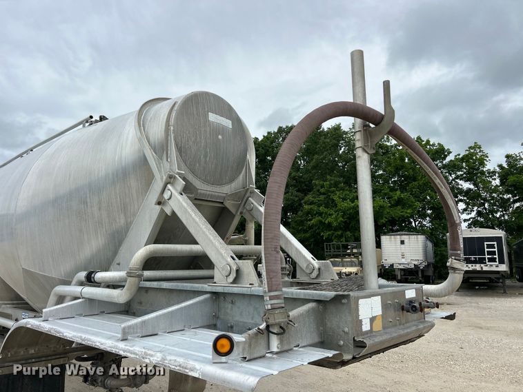 image for item FC2659 2008 Heil pneumatic dry bulk trailer