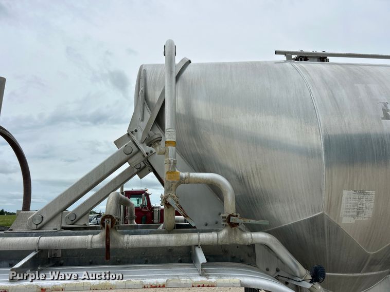 image for item FC2659 2008 Heil pneumatic dry bulk trailer