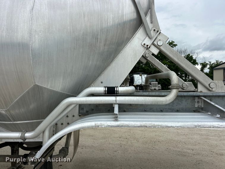 image for item FC2659 2008 Heil pneumatic dry bulk trailer