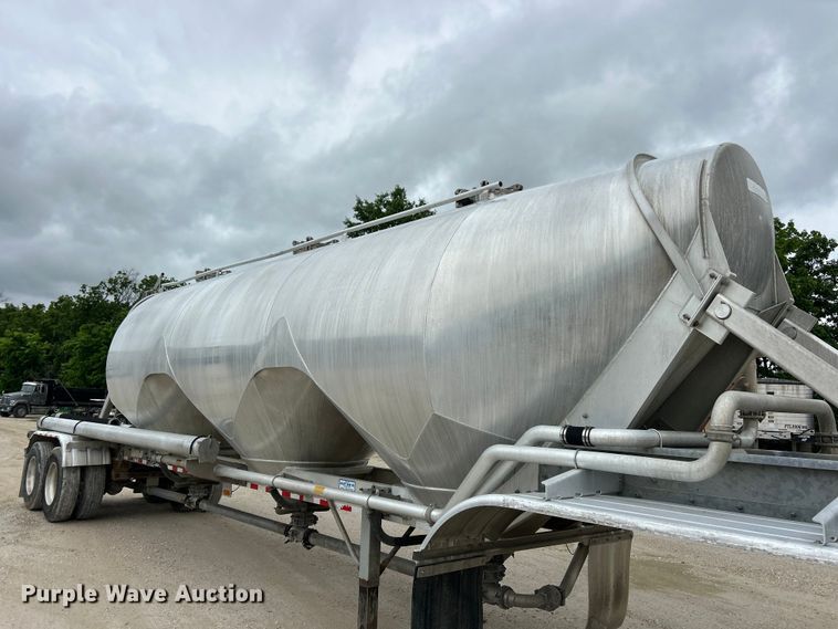 image for item FC2659 2008 Heil pneumatic dry bulk trailer