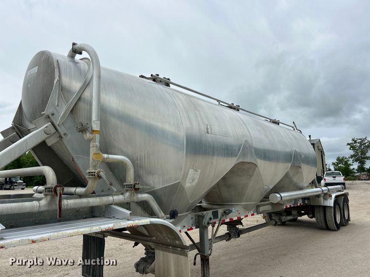image for item FC2659 2008 Heil pneumatic dry bulk trailer