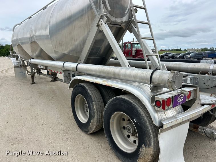 image for item FC2659 2008 Heil pneumatic dry bulk trailer