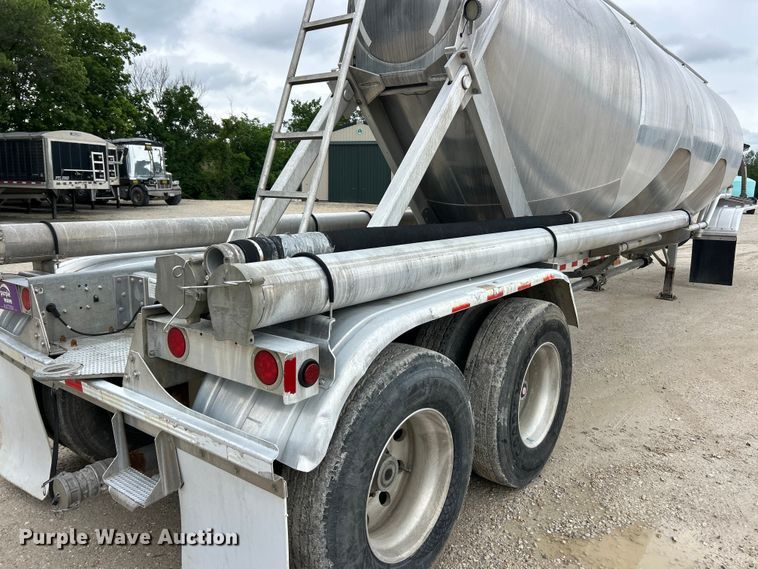 image for item FC2659 2008 Heil pneumatic dry bulk trailer