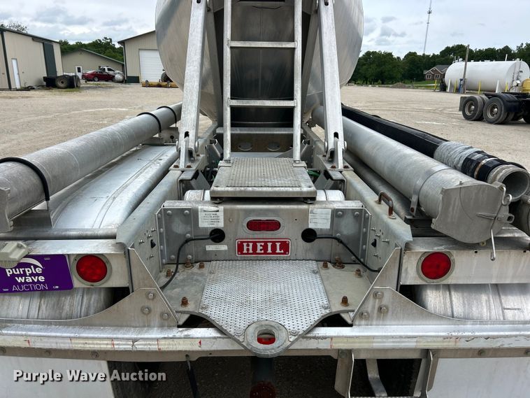 image for item FC2659 2008 Heil pneumatic dry bulk trailer