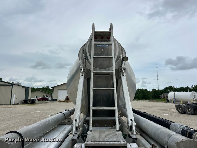 image for item FC2659 2008 Heil pneumatic dry bulk trailer