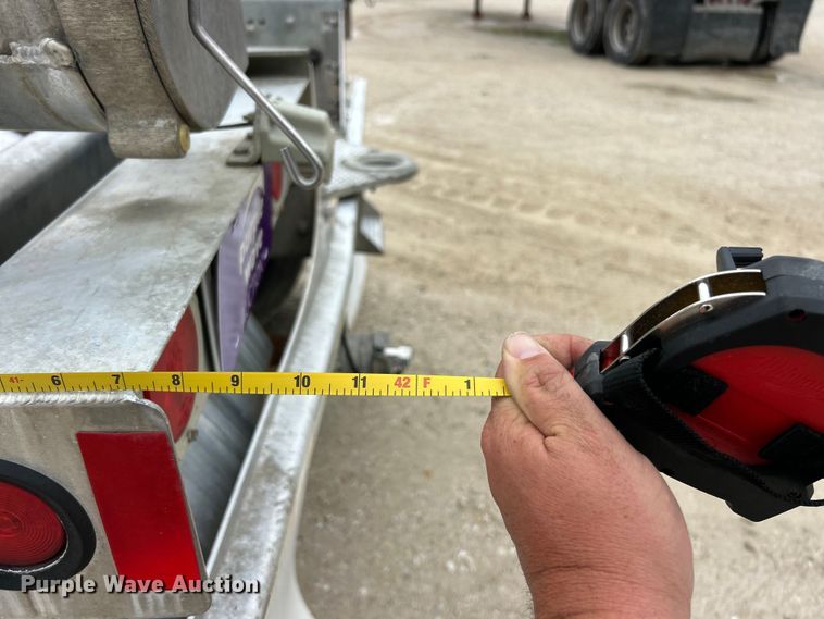 image for item FC2659 2008 Heil pneumatic dry bulk trailer