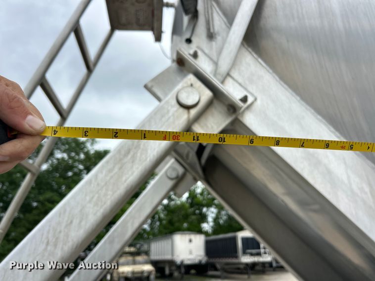 image for item FC2659 2008 Heil pneumatic dry bulk trailer