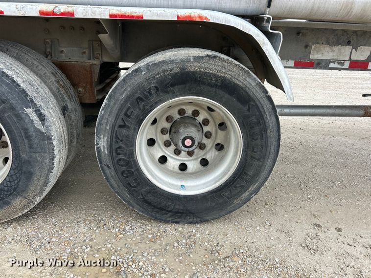 image for item FC2659 2008 Heil pneumatic dry bulk trailer