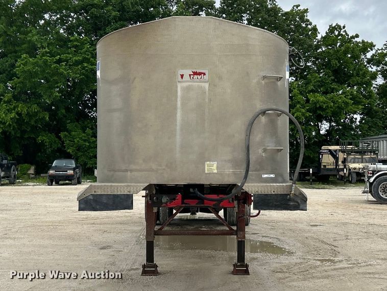 image for item FC2660 2004 Travis T/90 end dump trailer