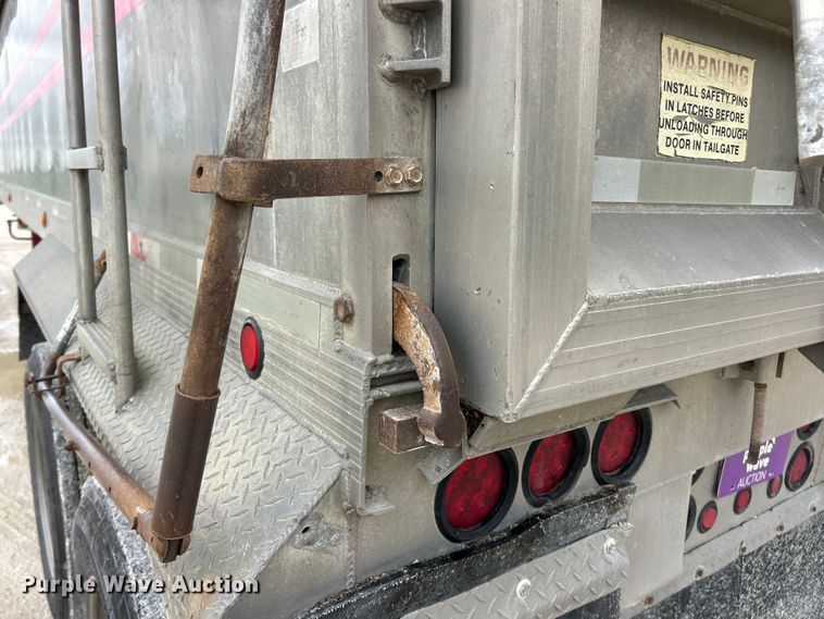 image for item FC2660 2004 Travis T/90 end dump trailer