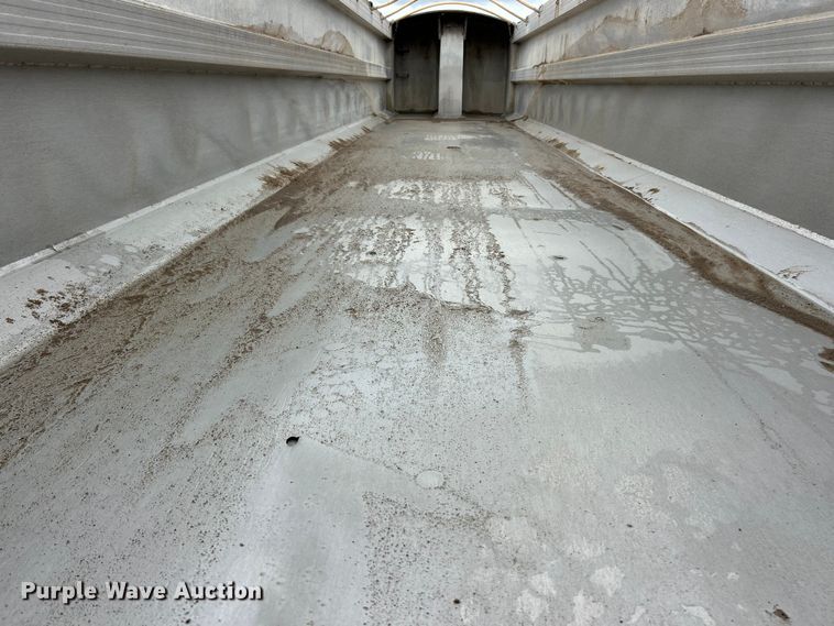 image for item FC2660 2004 Travis T/90 end dump trailer