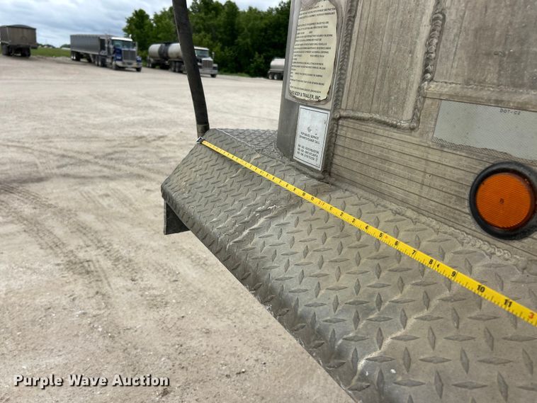 image for item FC2660 2004 Travis T/90 end dump trailer