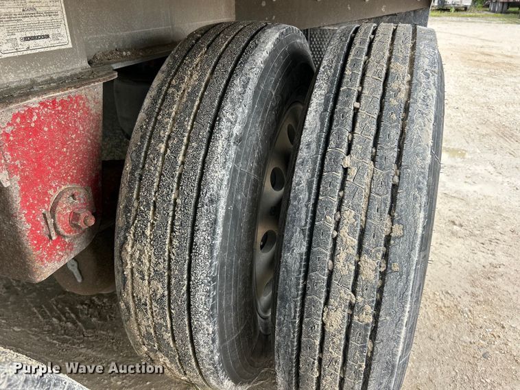 image for item FC2660 2004 Travis T/90 end dump trailer