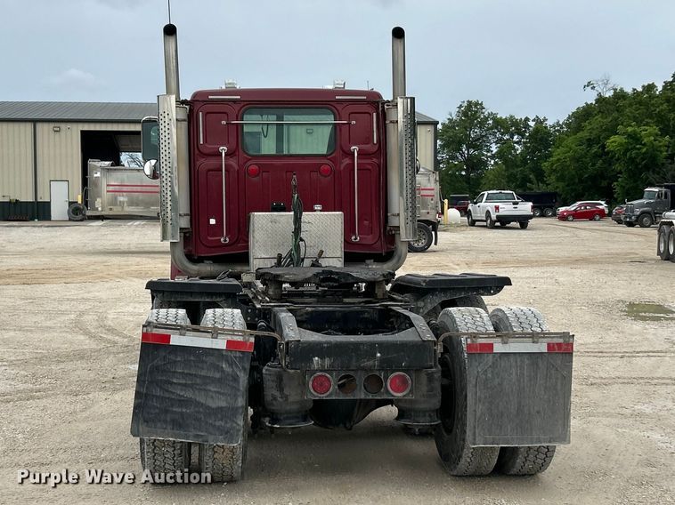 image for item FC2661 2014 Western Star 4900 semi truck